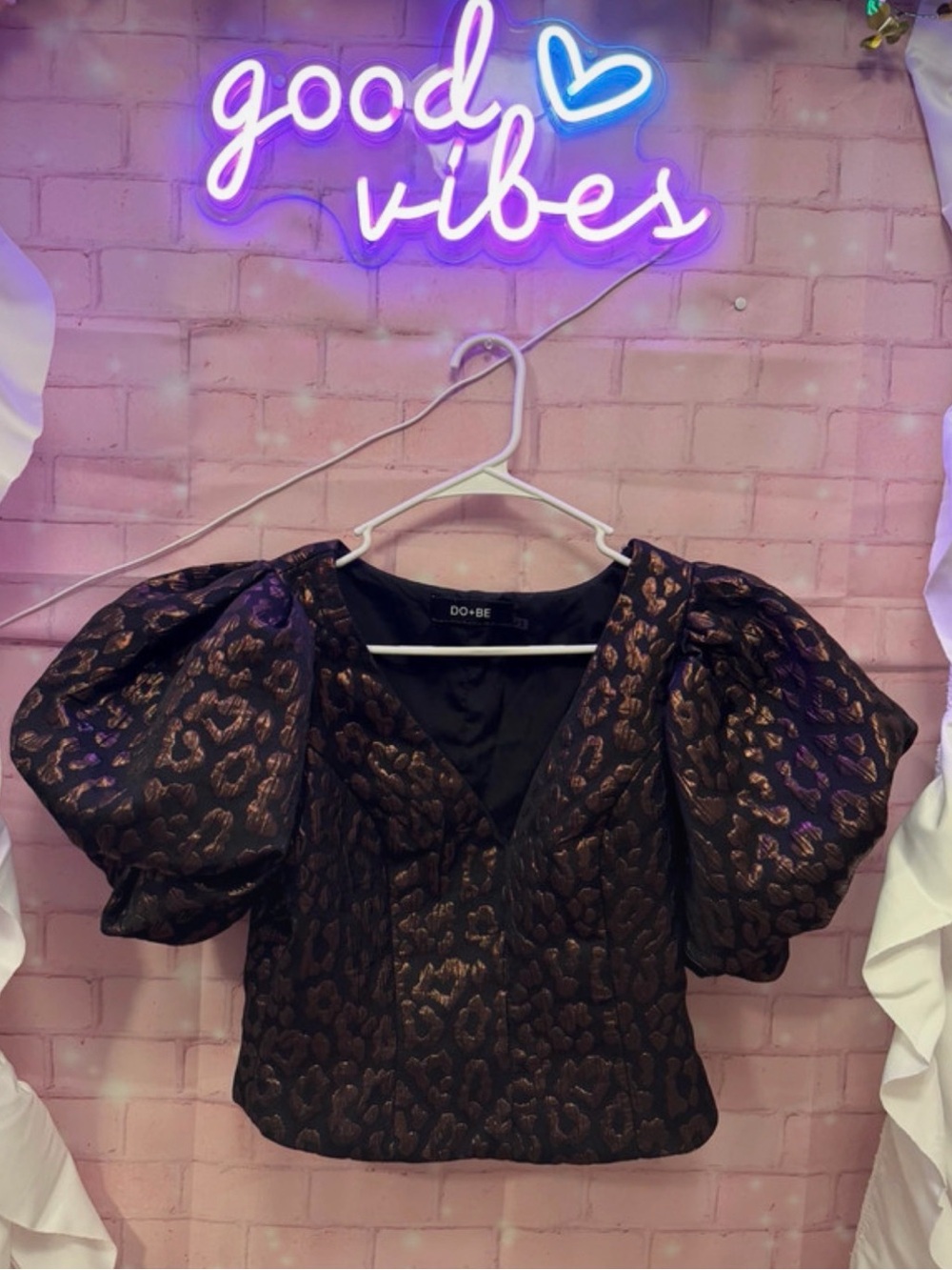DO+BE Black and Gold Puff-Sleeve V-Neck Top